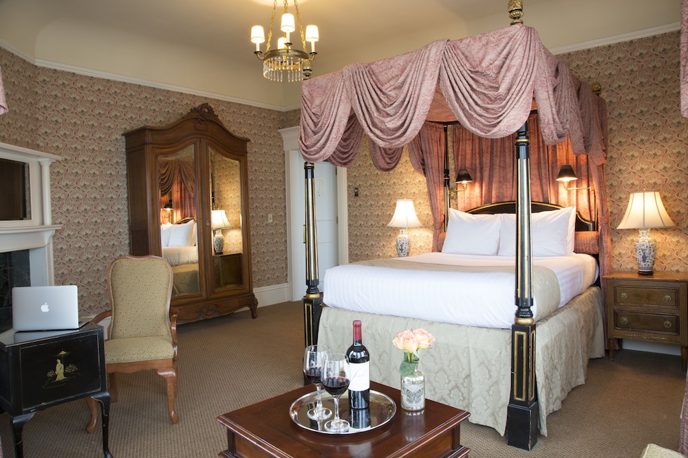 Junior Queen Suite - Photo 1