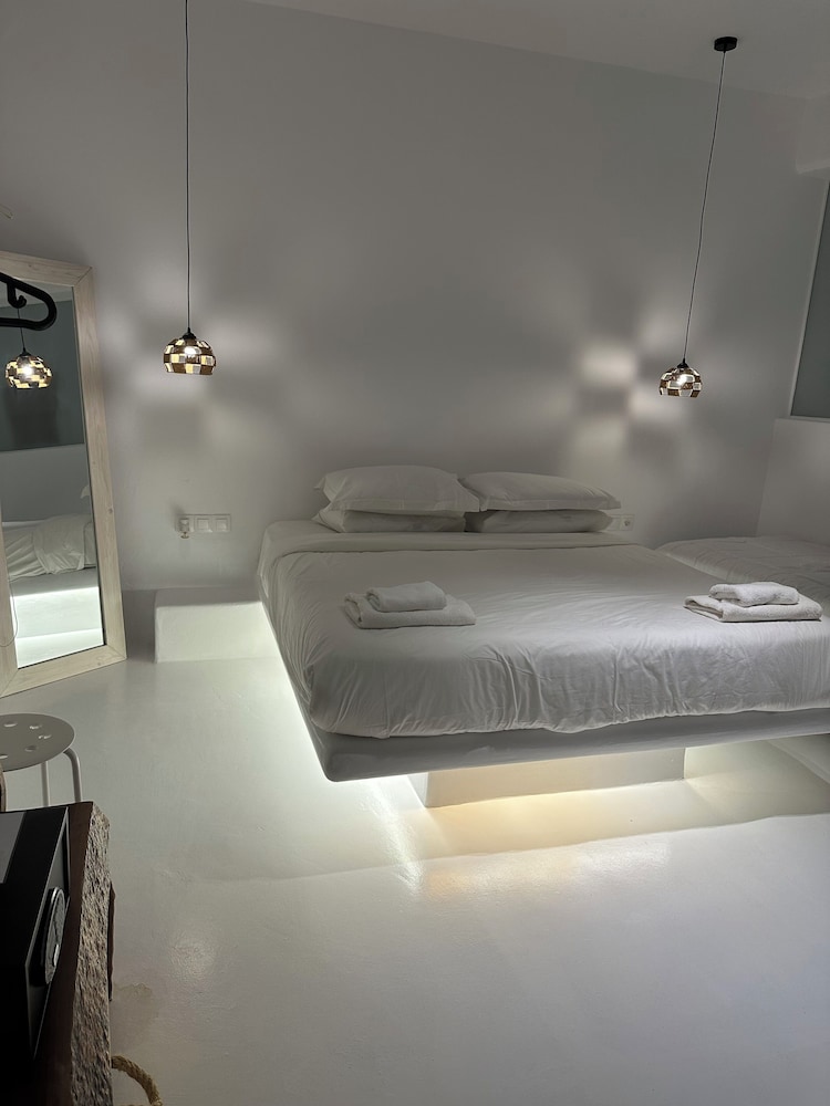Budget Family Studio - Photo 9