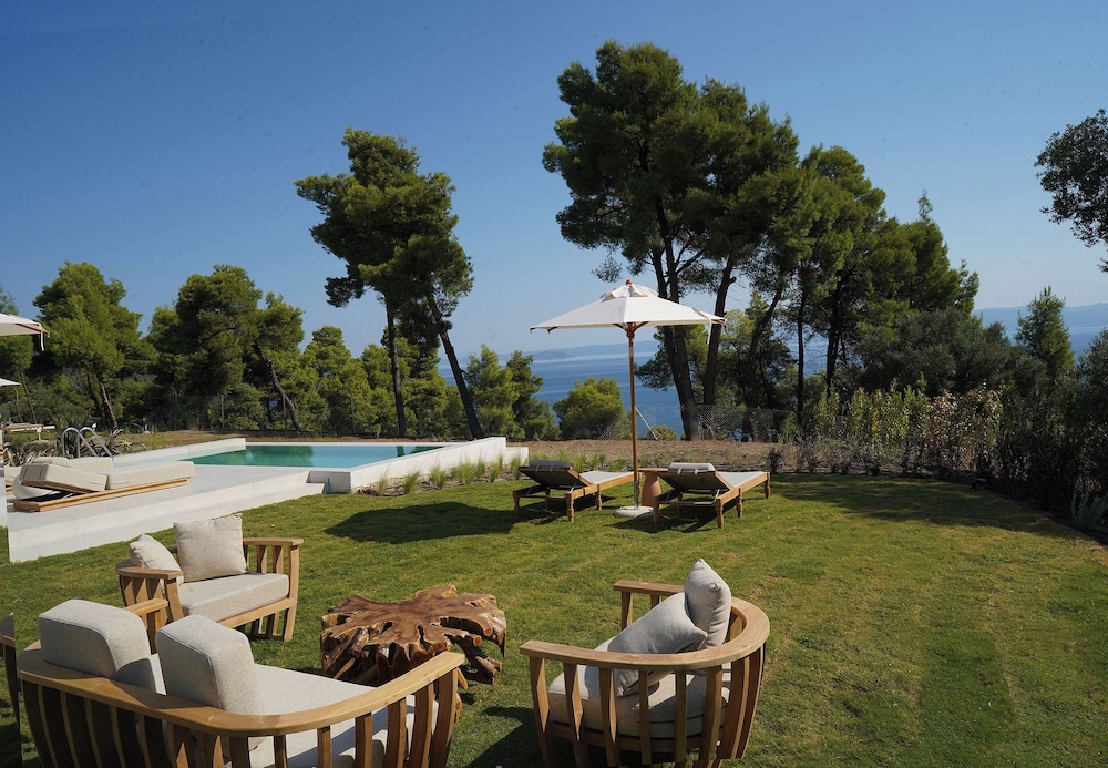 Maisonette Sea view with Private Pool and Extensive Private Garden