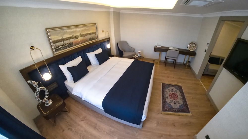 Deluxe Suite photo 1