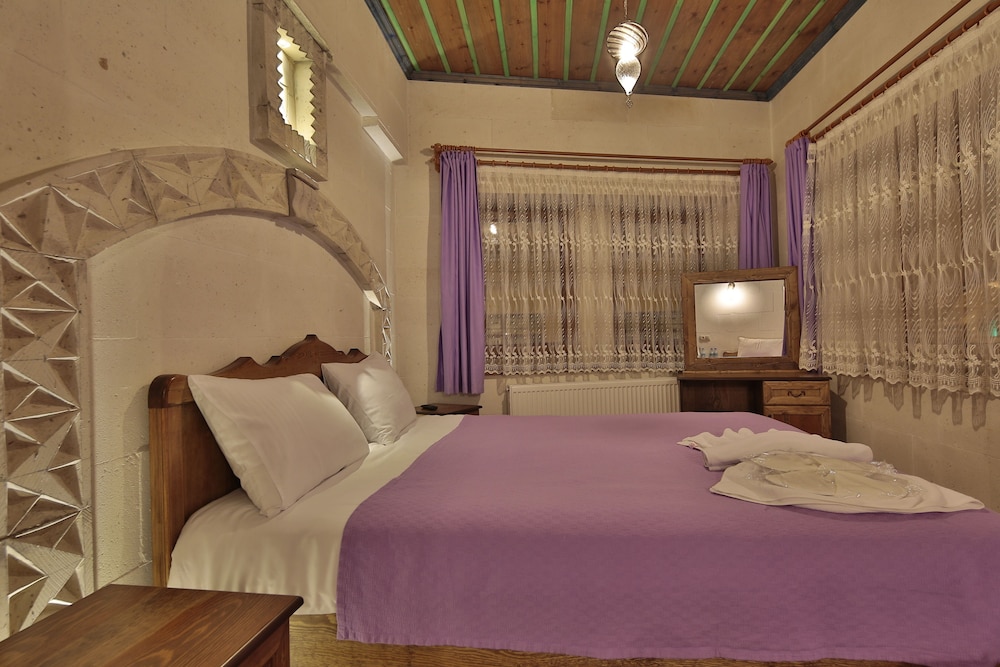 Deluxe Triple Room photo 2