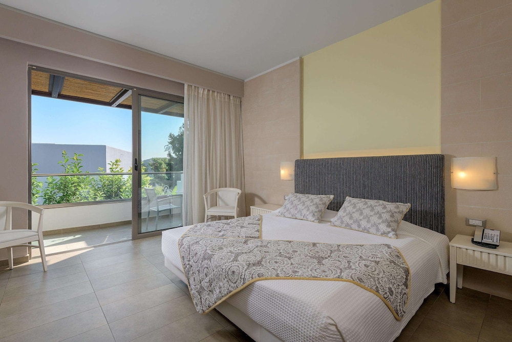 Family Room, Mountain View (Superior)
