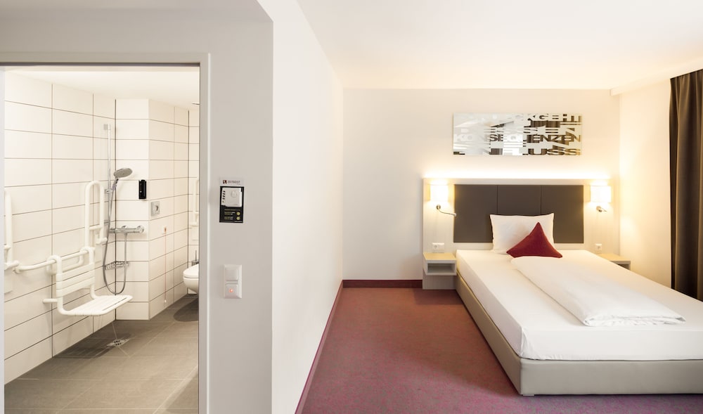 Standard Double Room, Accessible photo 3