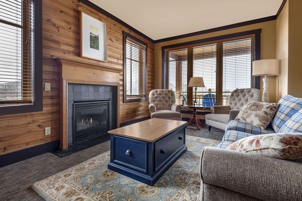 1 BEDROOM 1 KING SUITE UPSTAIRS photo 1
