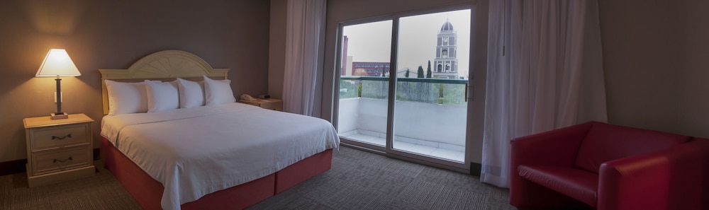 Standard Room, 1 King Bed, Balcony - Photo 2