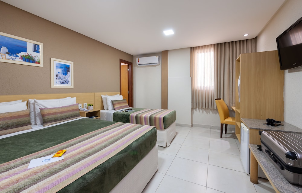 Superior Room (1 Cama casal + 1 Cama solteiro) photo 3