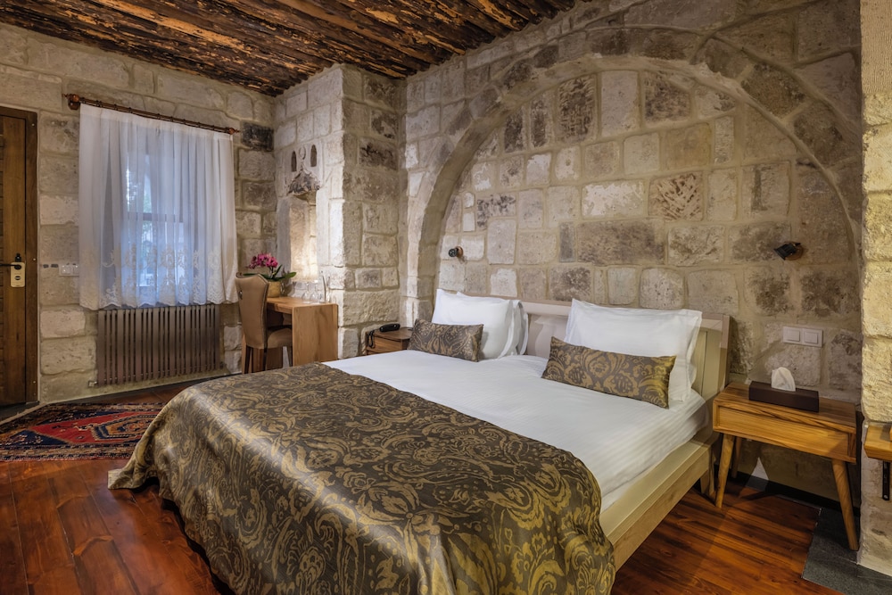 Deluxe Room (Cave) - Photo 8