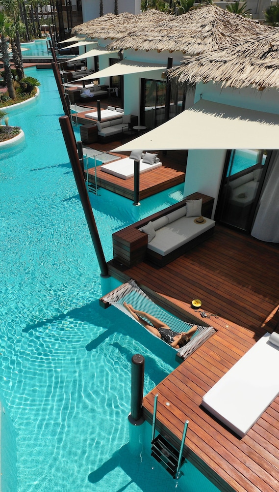 Grand Bungalow, Jetted Tub (Over water)