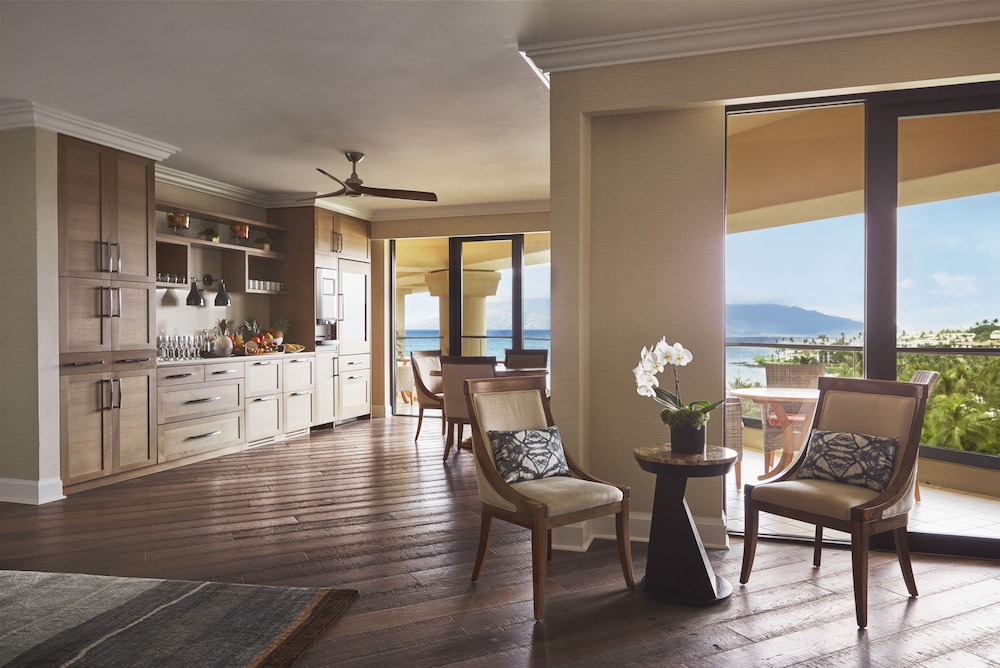 Club Ocean Front One Bedroom Suite