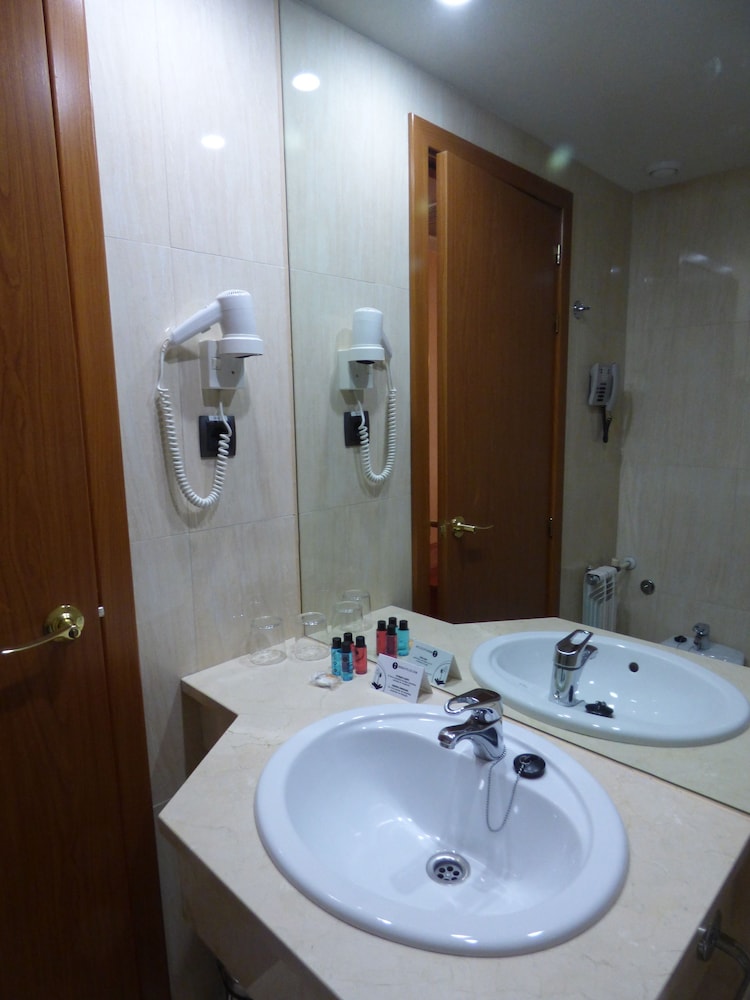 Standard Double Room - Photo 6
