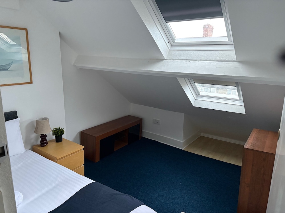 Standard Studio, Ensuite (Large) photo 2