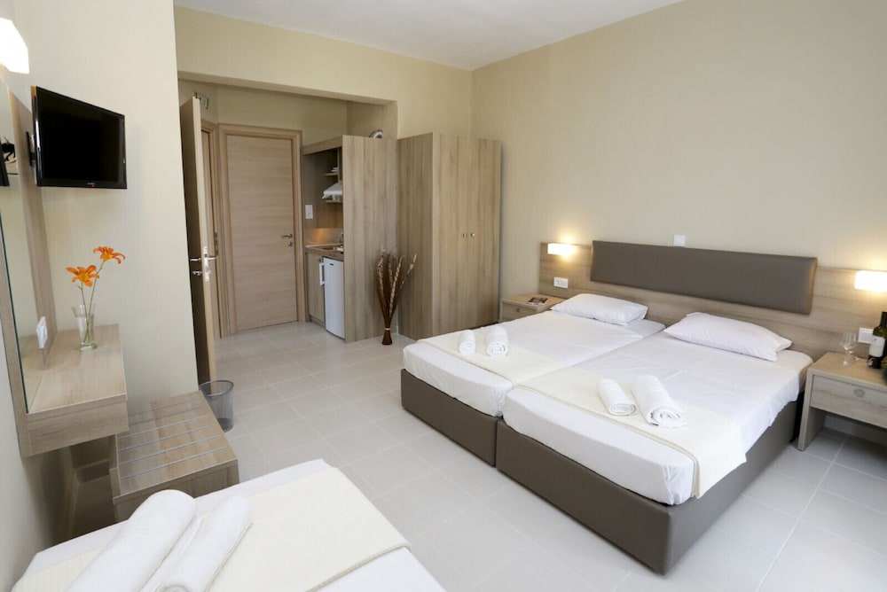 Standard Triple Room photo 2
