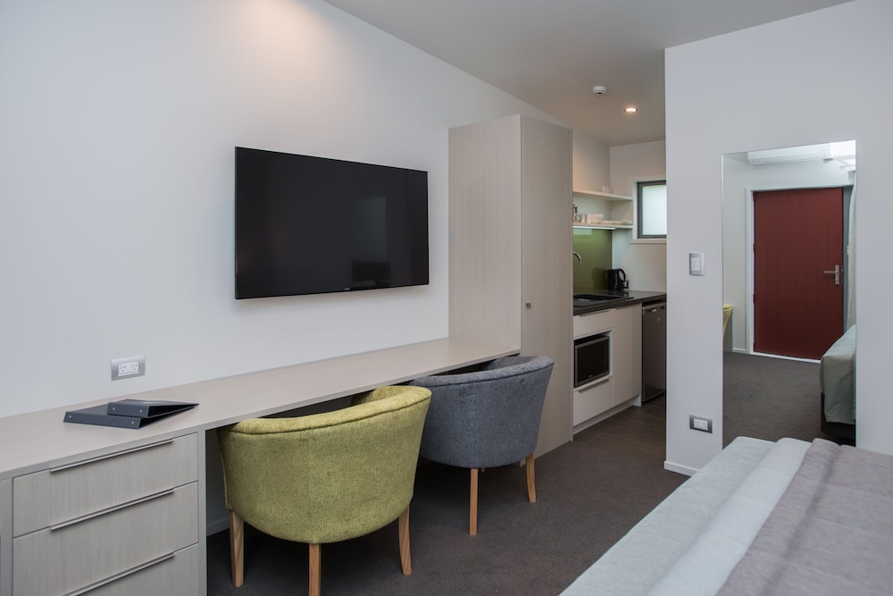 Premium Studio, 1 King Bed photo 3