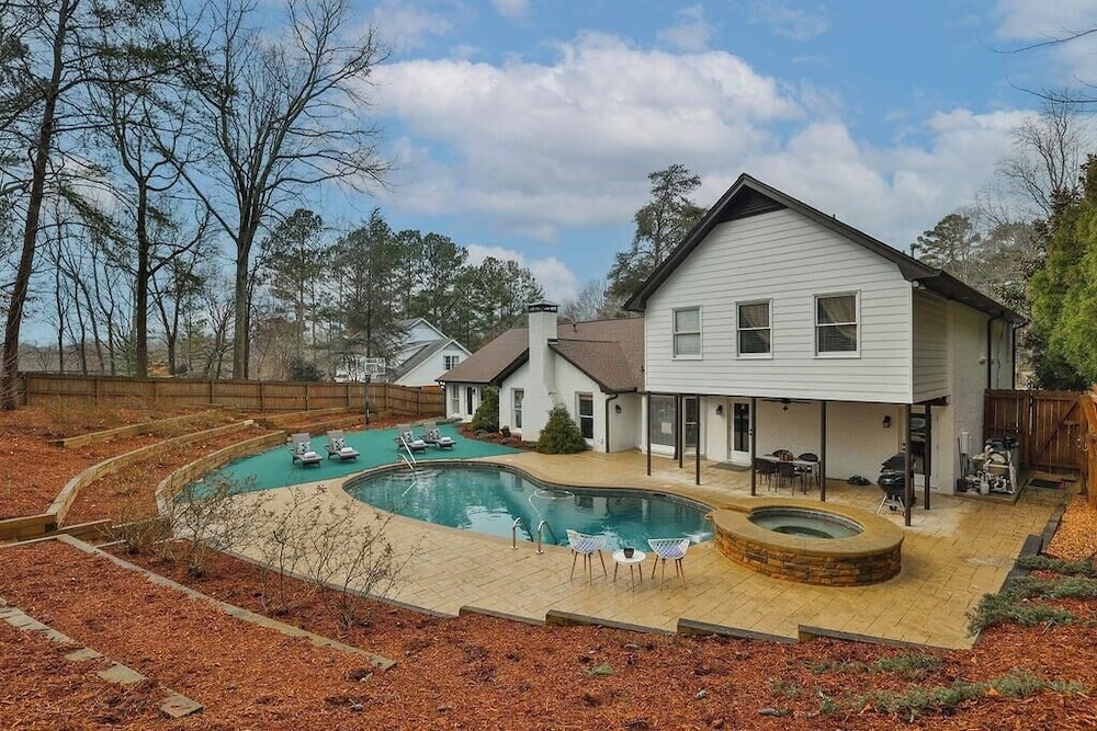 Sandy Springs エグゼクティブ リトリート プール ホットタブ サウナ バスケットボール コート, 写真 50