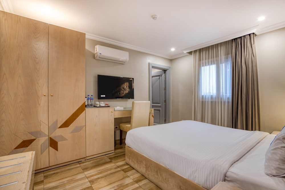 Economy Double Room, City View - Photo 6