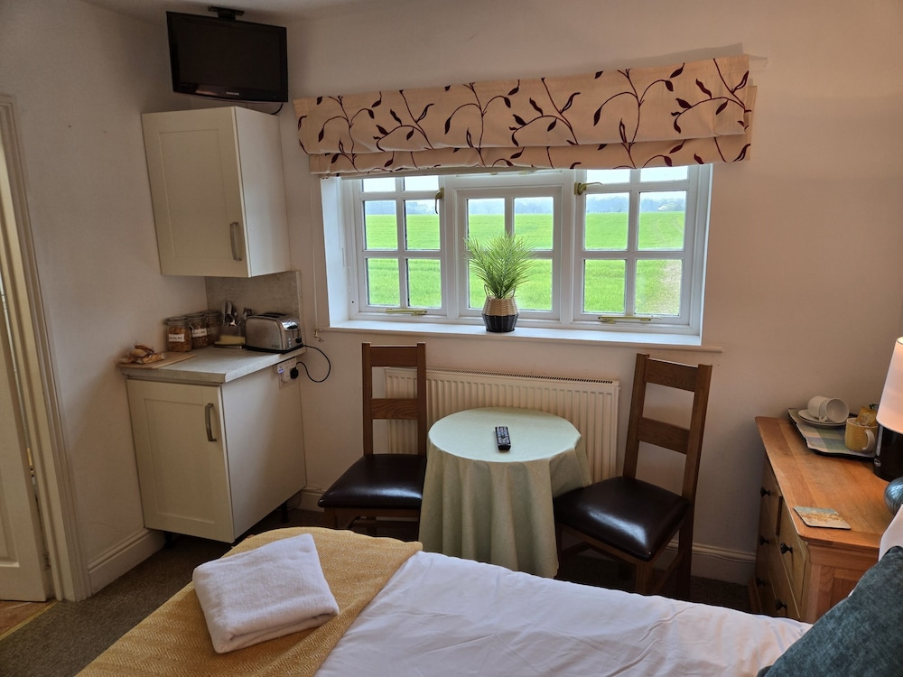 Double or Twin Room, Ensuite (or Triple Room ) - Photo 2