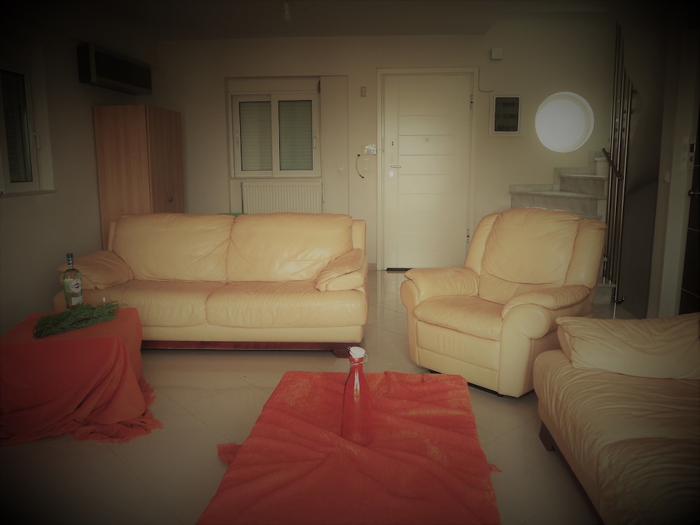 House, 3 Bedrooms photo 1