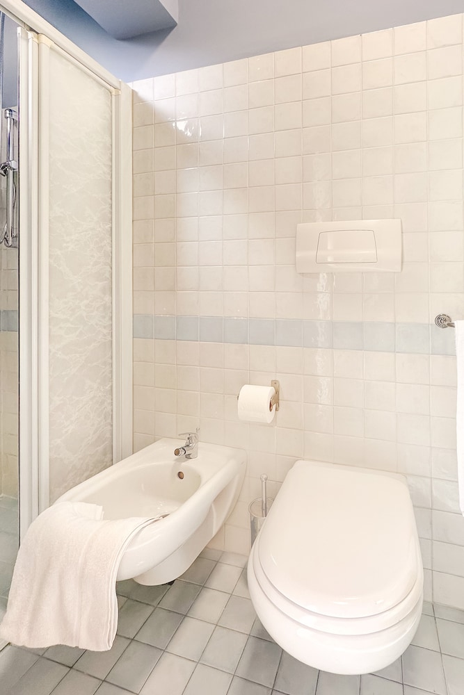 Standard Triple Room - Photo 11