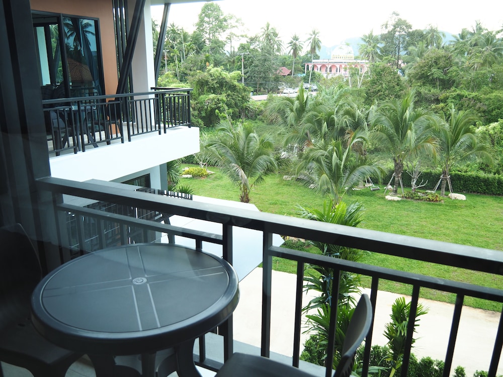 Standard Room with Pool View - Photo 5