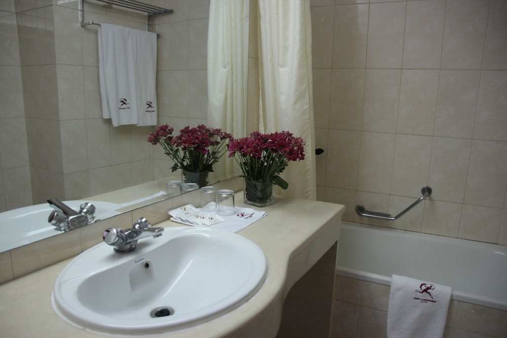 Double or Twin Room - Photo 14