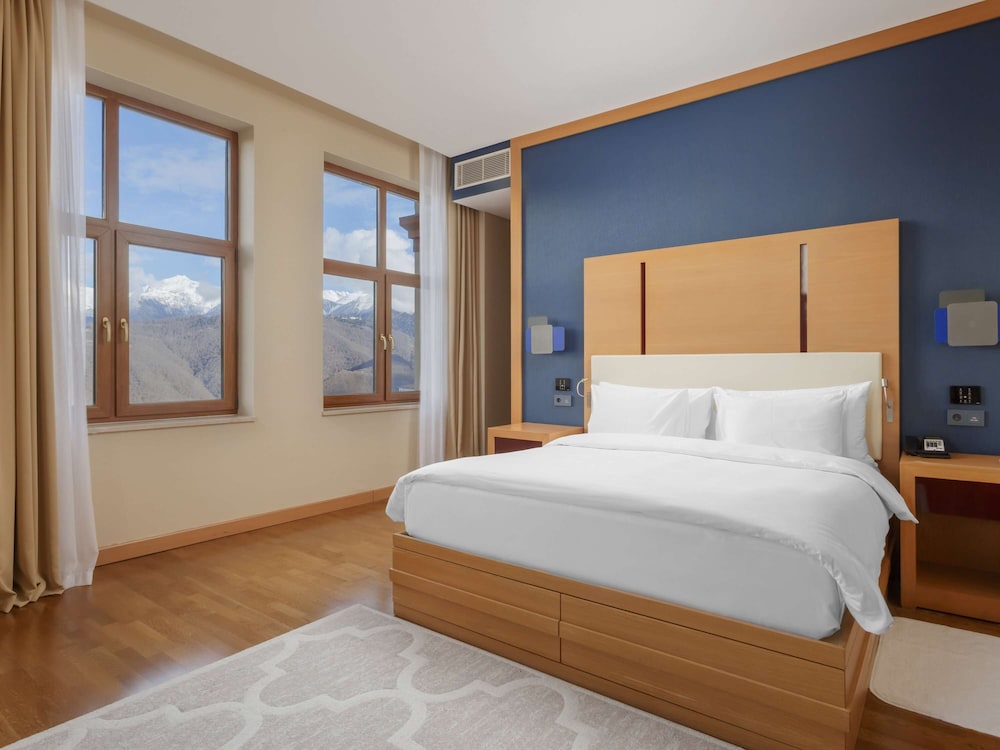 Superior Suite, 1 Double Bed, Mountain View photo 1