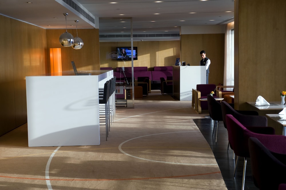 Standard Room, 1 King Bed, City View (Business Lounge Access)