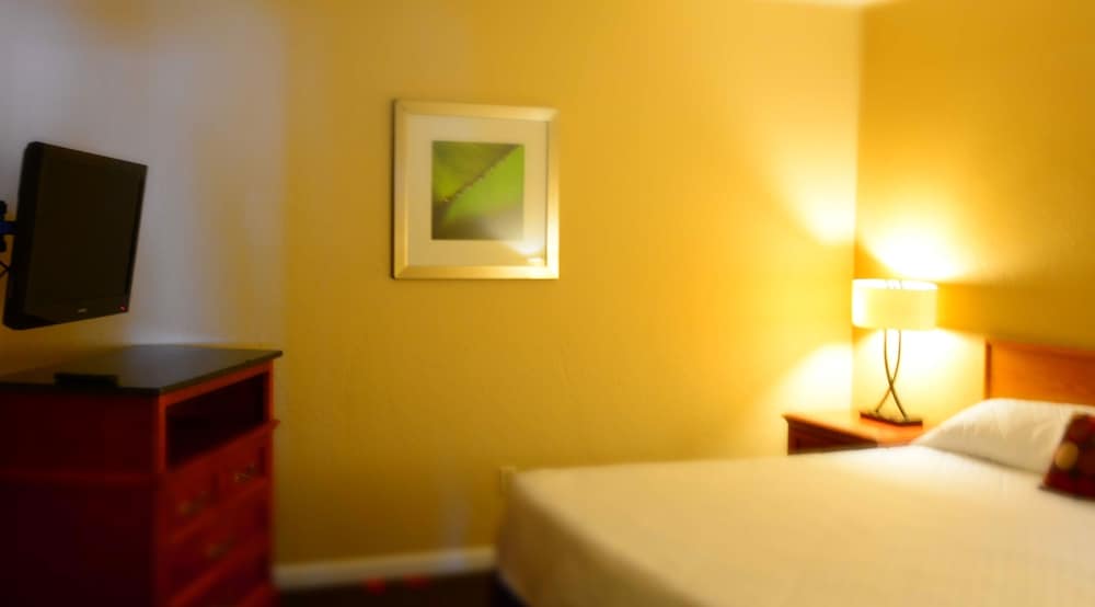 Family Suite, 1 King Bed with Sofa bed, Non Smoking photo 1