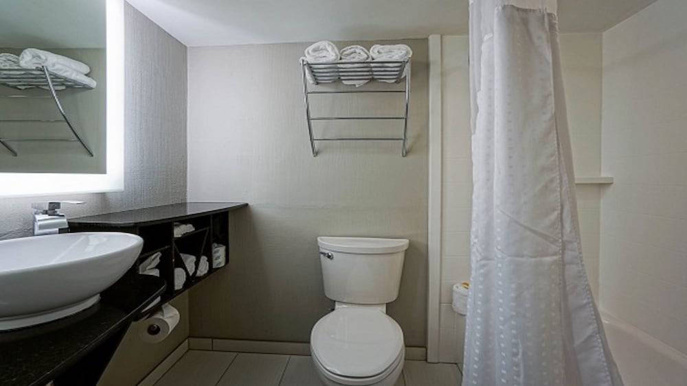 Standard Room, 2 Queen Beds - Photo 2