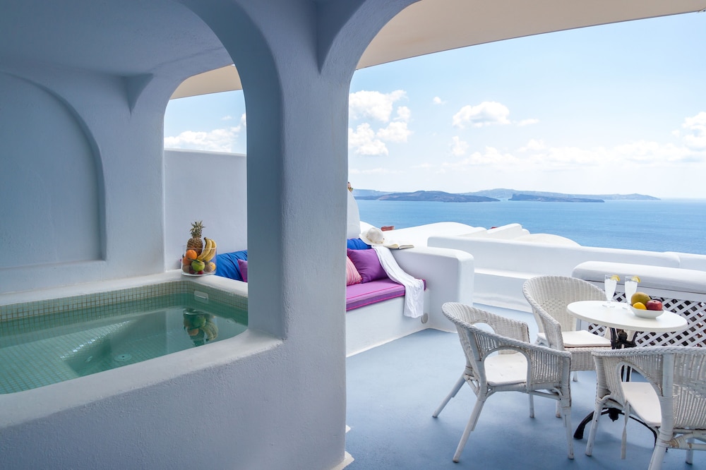 Honeymoon Suite with Outdoor Hot Tub and Caldera View - Photo 3