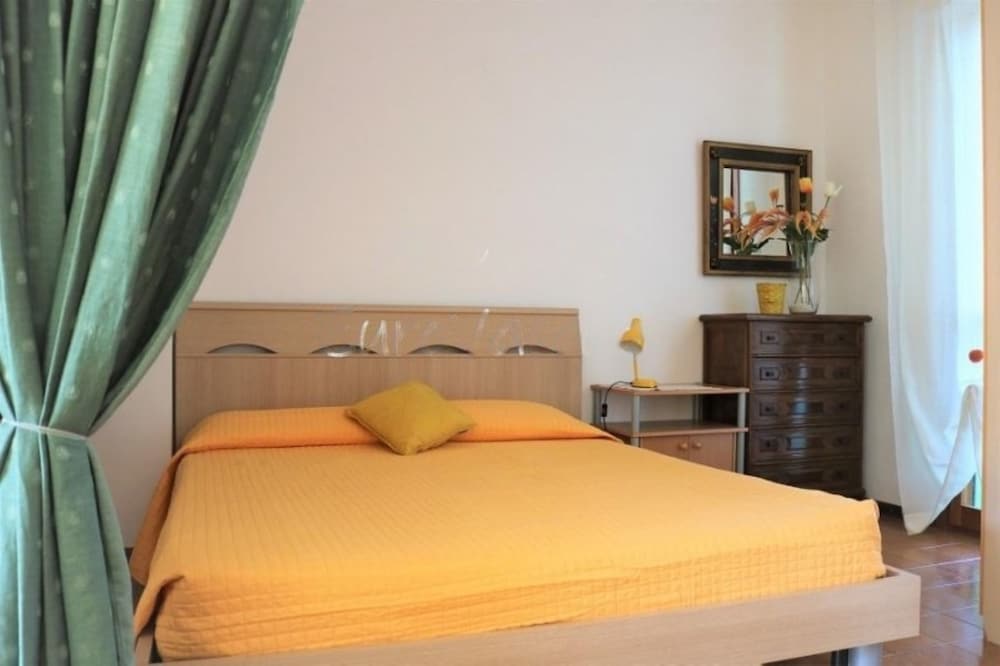 Studio, Multiple Bedrooms, Balcony