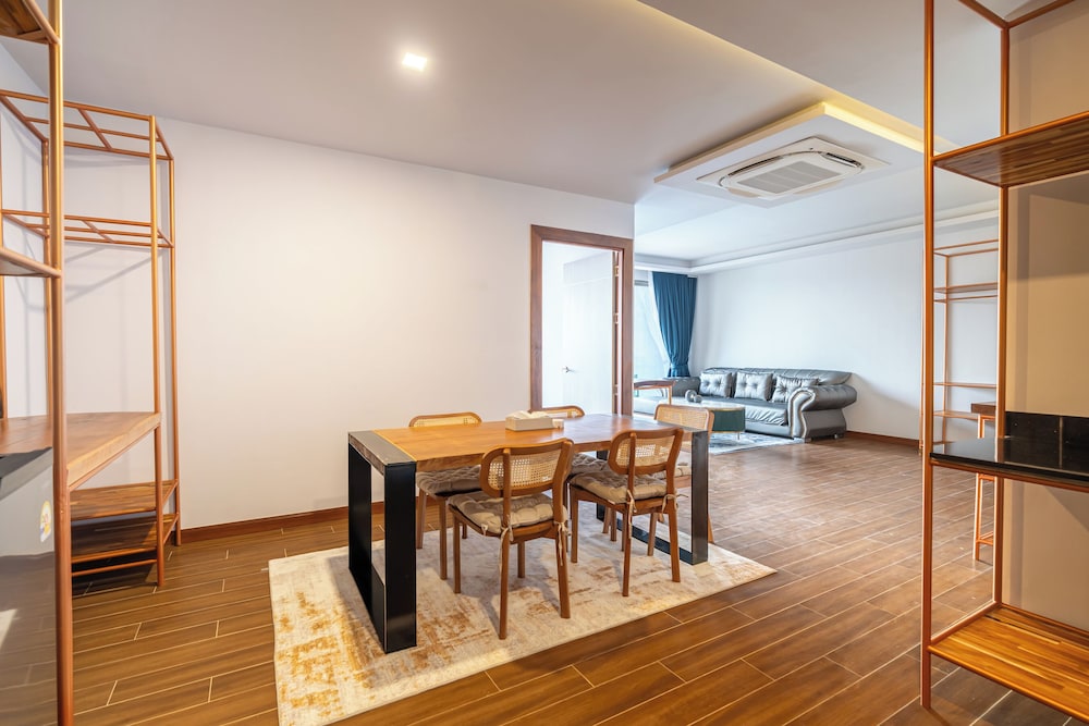 Panorama Executive Suite - Photo 6