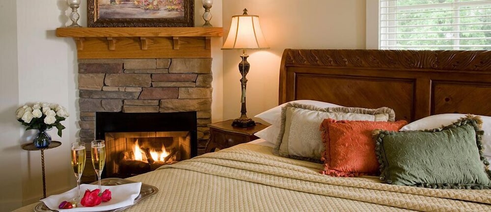 Suite, Jetted Tub, Lake View (Mayflower Suite) photo 2