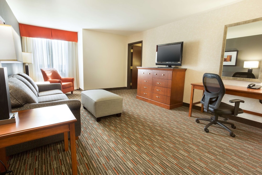 Suite, 2 Queen Beds, Refrigerator & Microwave (2 Rooms, Sofabed)