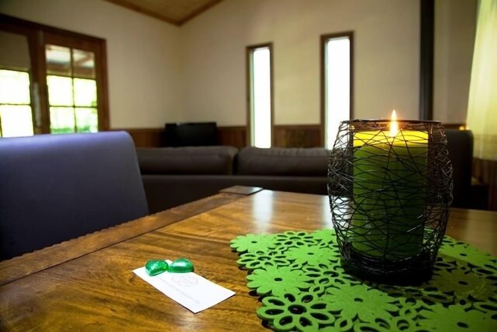 Oak Cottage - Non Pet Friendly photo 2