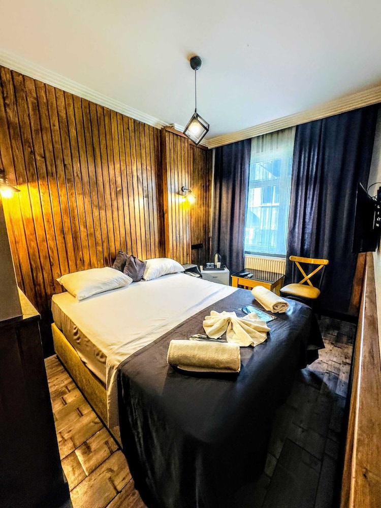 Economy Studio, 1 Queen Bed photo 3
