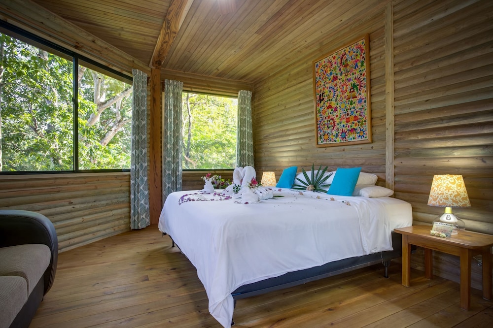 Tree House, 1 King Bed