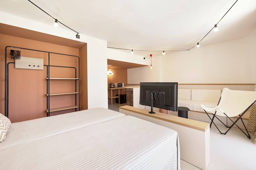 Loft, Pool View, 2 adults (Bed & Unlimited Brunch) thumbnail 5