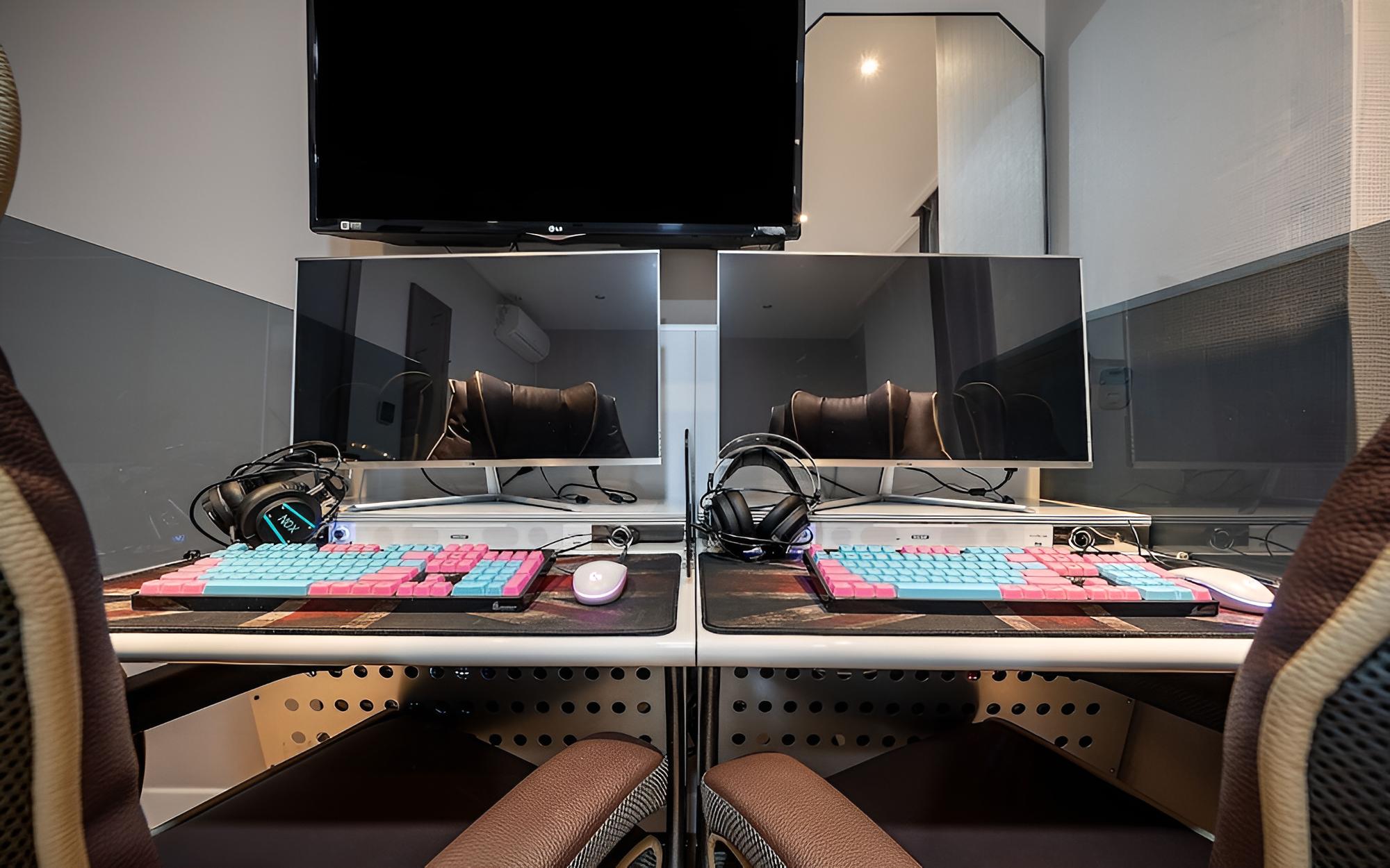 Room (Gaming cCouple PC (Netflix)) photo 1