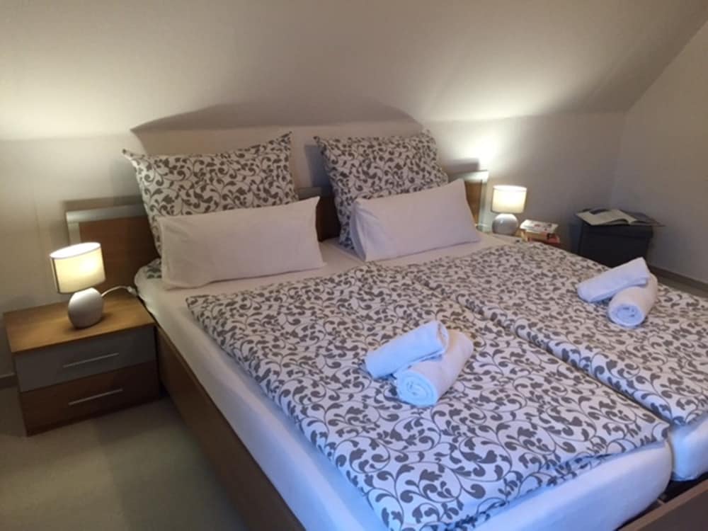 Comfort Apartment, 4 Bedrooms, Terrace, Garden Area (zuzüglich Endreinigung 109,00 EUR) photo 1