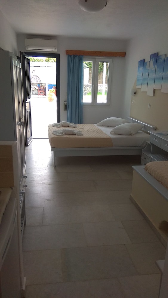 Economy Triple Room