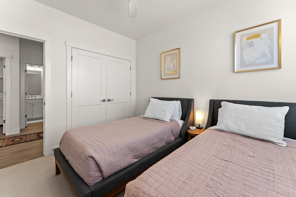 Condo, 3 Bedrooms