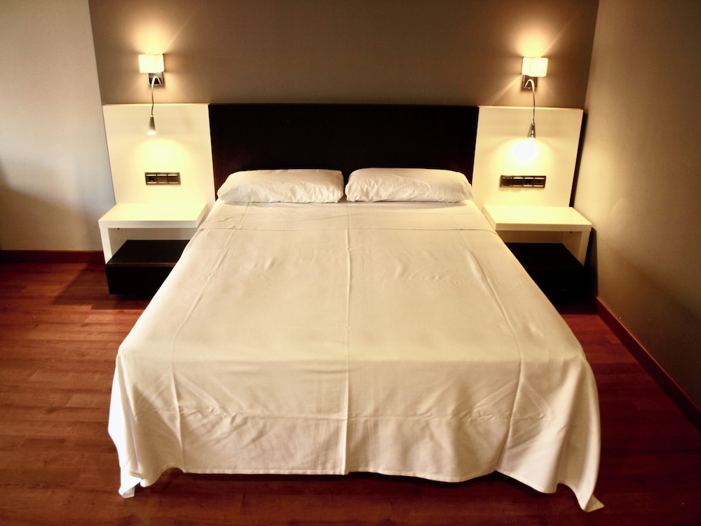 Comfort Single Room, City View