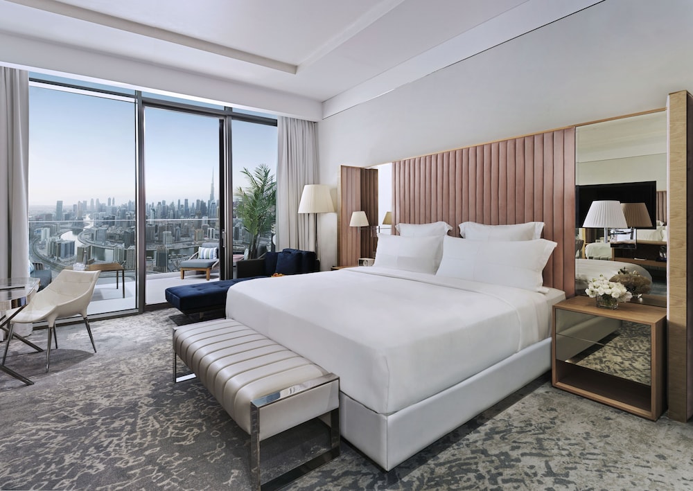 Signature Room, 1 King Bed, Balcony