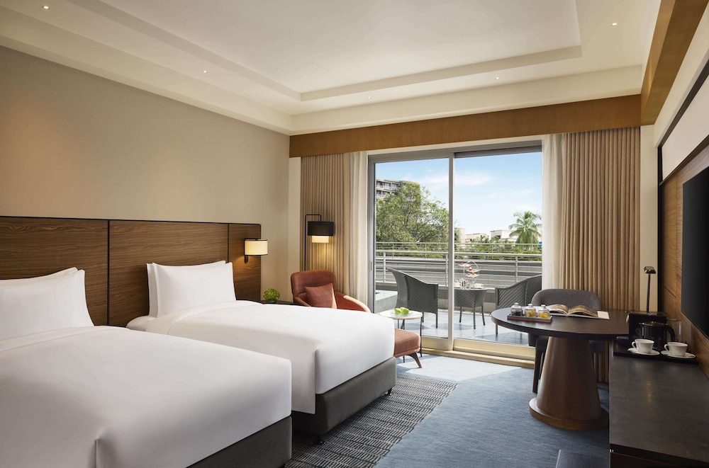 Club Room, 2 Twin Beds, Patio - Photo 8