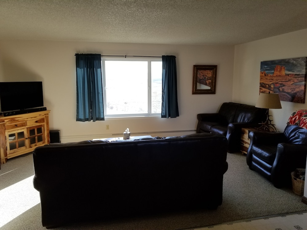Monster Lake Ranch, Photo 2