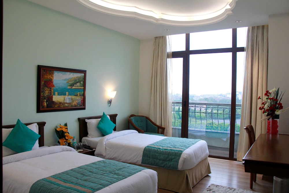 Standard Room, 2 Twin Beds, City View (Deluxe Twin)