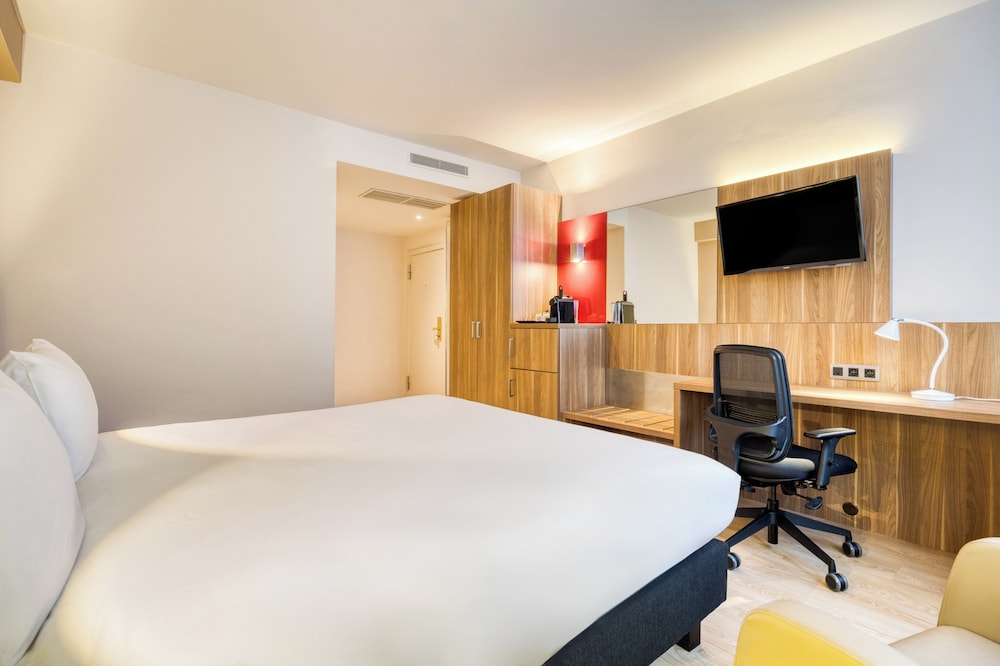 Standard Room, 1 King Bed - Photo 5