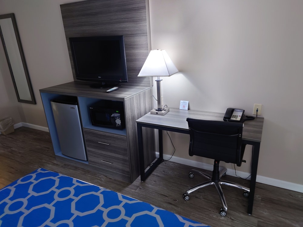 Room, 1 King Bed, Accessible, Non Smoking (Mobility) - Photo 2
