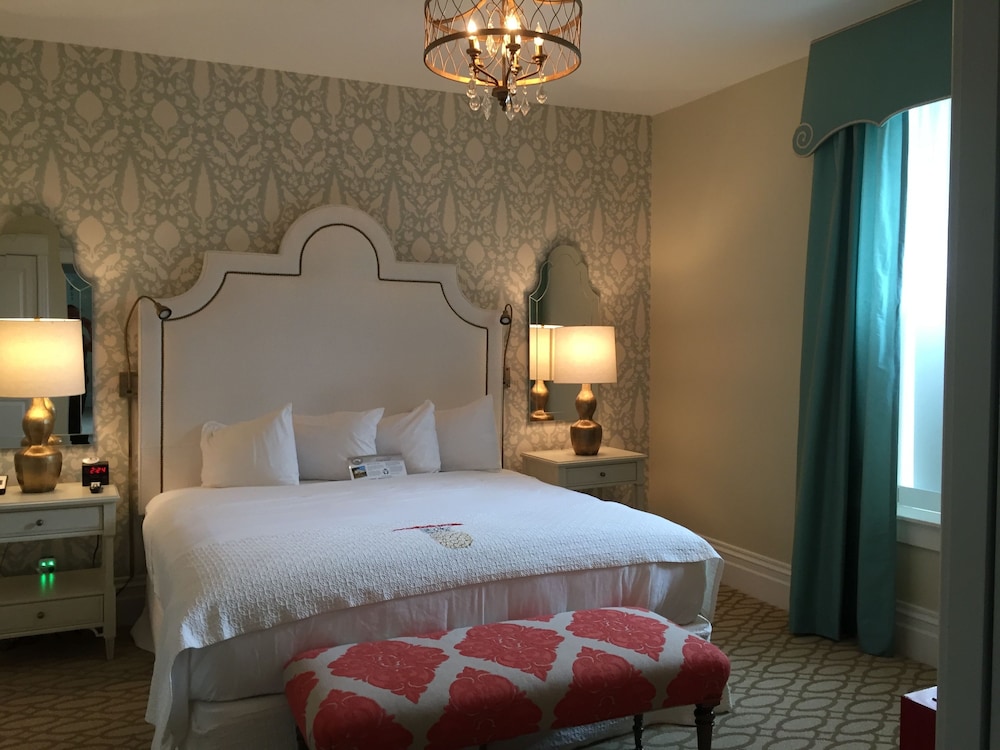 Premium Room, 1 King Bed With Sofa Bed, No View photo 1
