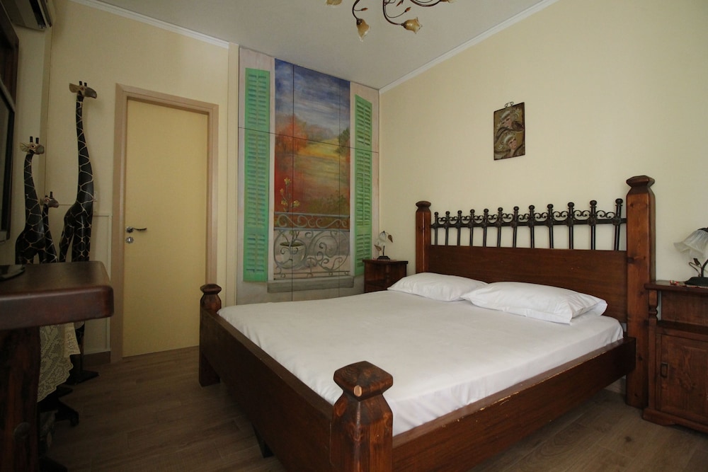 Traditional Apartment photo 1